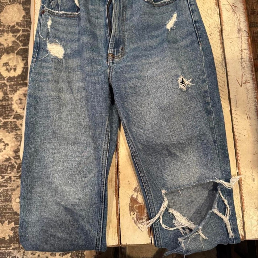 Abercrombie & Fitch Curve Love Ultra High Rise Ankle Straight Distressed Jeans